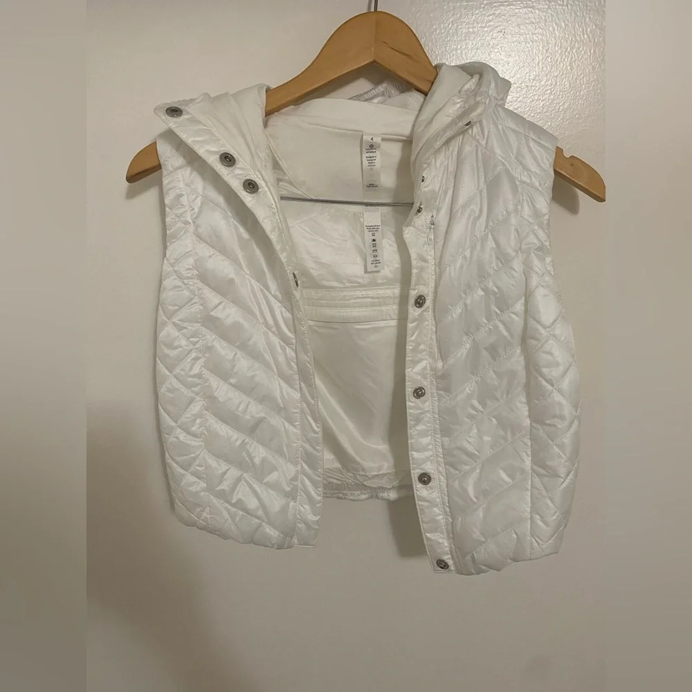 lululemon athletica Wind Runner Quilted Cropped White Hooded Vest